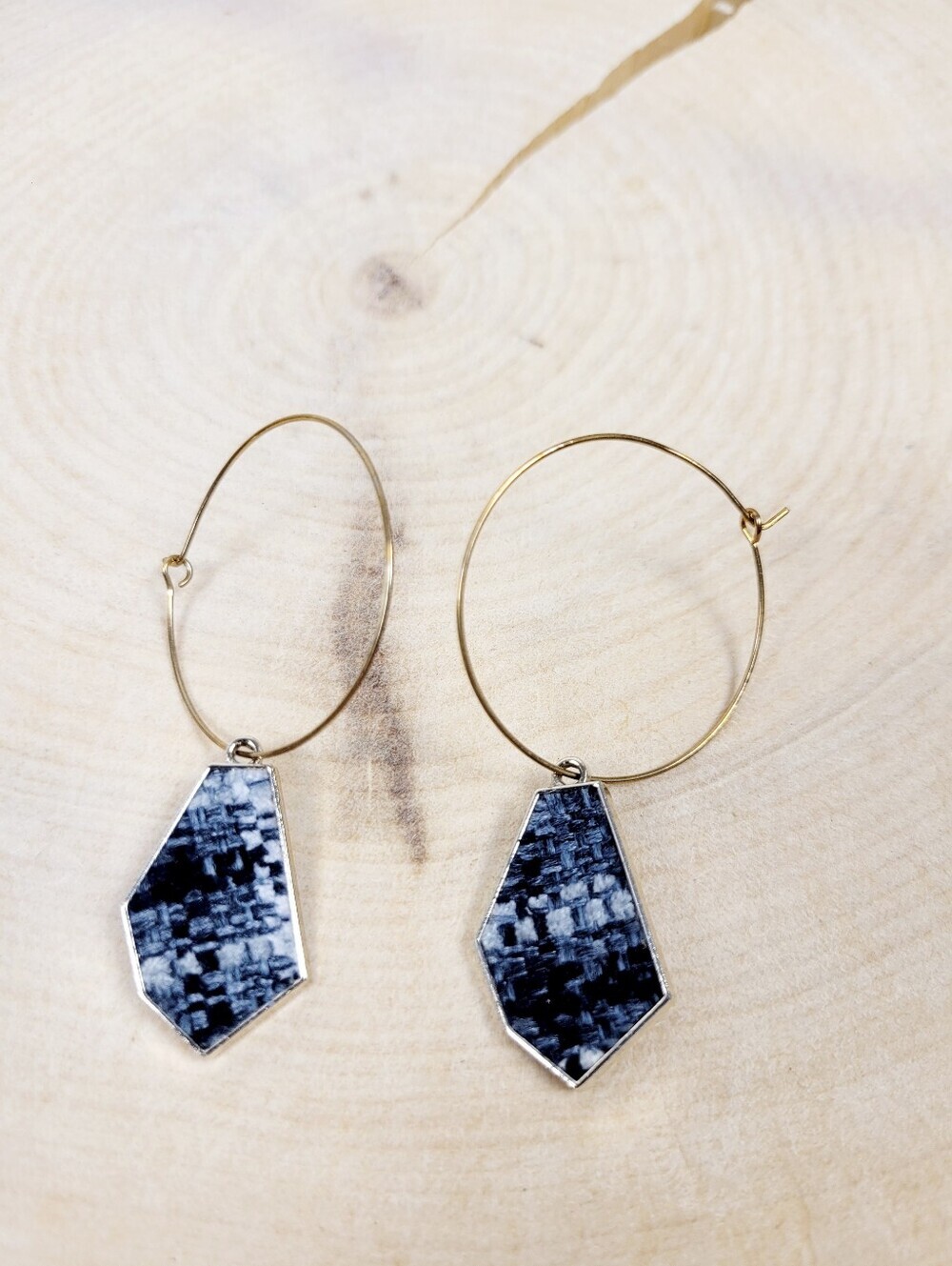 Brand New Gold Tone Blue & White Marble Pattern Dangle Earrings